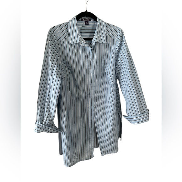 Roaman's Tops - Get ready for Fall with this beautiful woman longer length shirt.